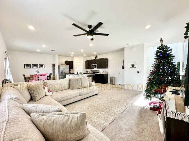 Foto del edificio - 7064 W Vineridge Dr