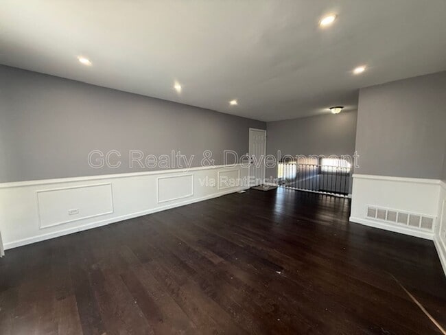 Building Photo - 24 W Ann St