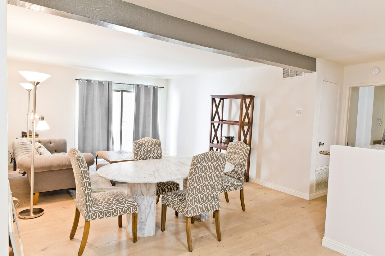 Foto principal - 5460 White Oak Ave