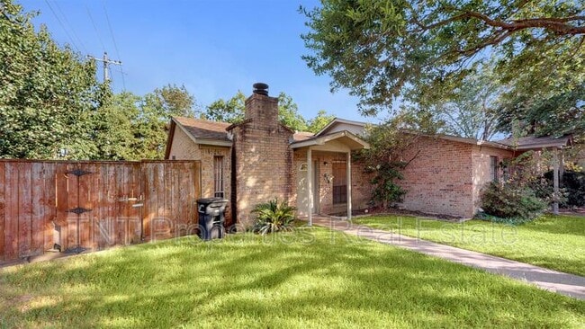 Building Photo - 618 San Saba Ct