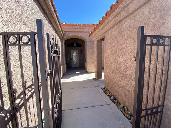 Building Photo - 4 Bedroom - 4 Bath Pool Home