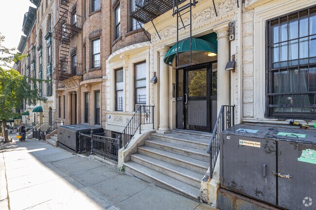 Entrada - 530 W 123rd St