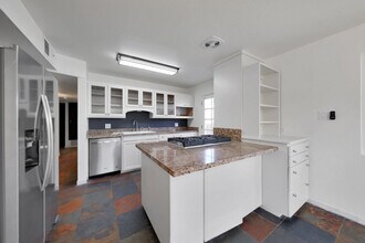 Building Photo - 7031 E Loma Land Dr