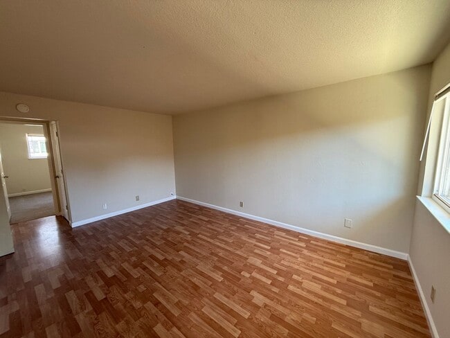 Building Photo - 662 Johanna Ave