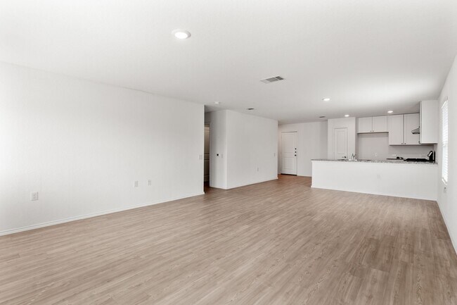 Building Photo - Like New Home In Mission Del Lago