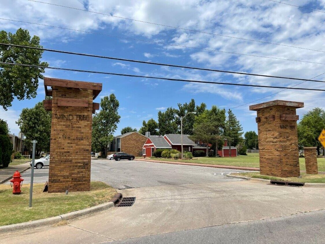 Primary Photo - 3 bed 2 bath town home in Putnam City Scho...