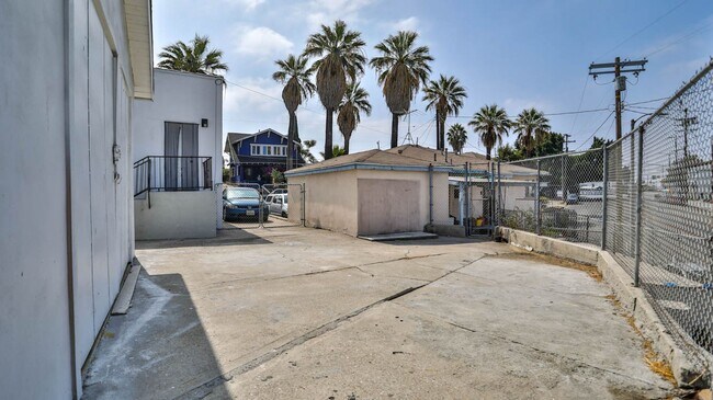 Foto del edificio - East LA duplex