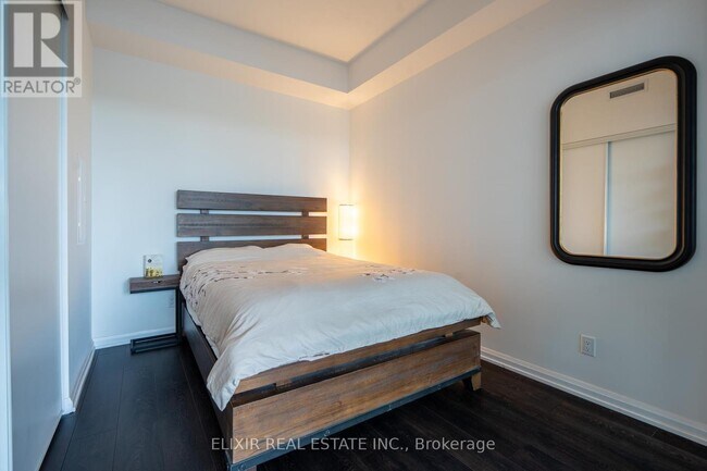 Photo du bâtiment - 4208 Dundas St W