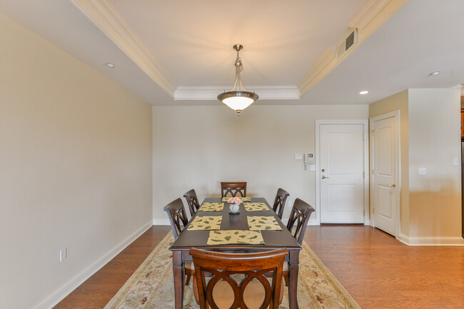 Building Photo - 1300 Cardinal Dr