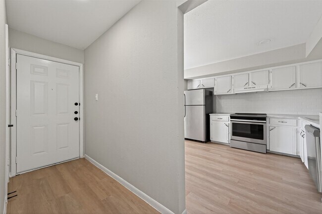 Foto del edificio - 427 Hollyvale Dr