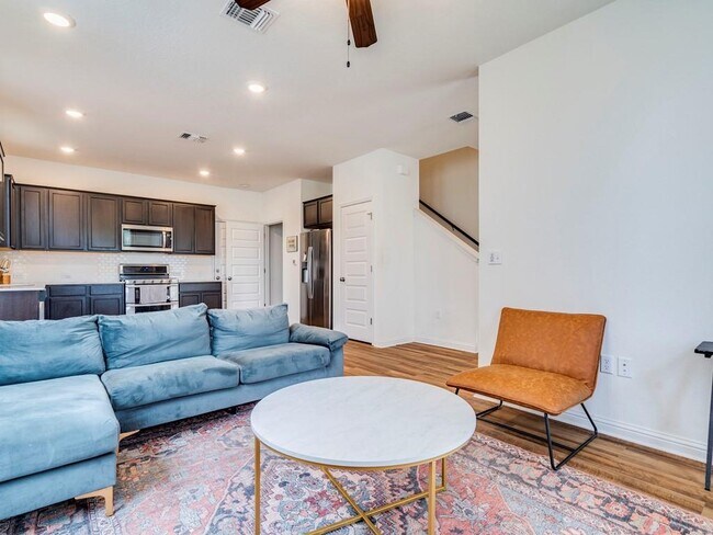 Building Photo - 7904 Mandela Bend