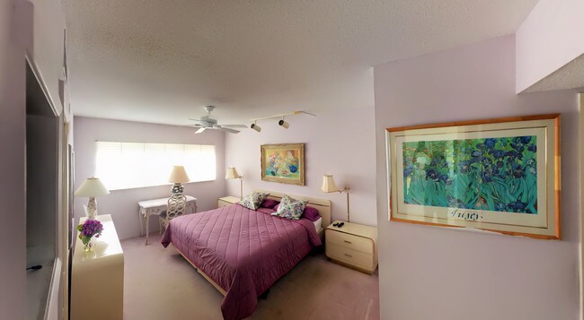 Building Photo - 3050 N Palm Aire Dr