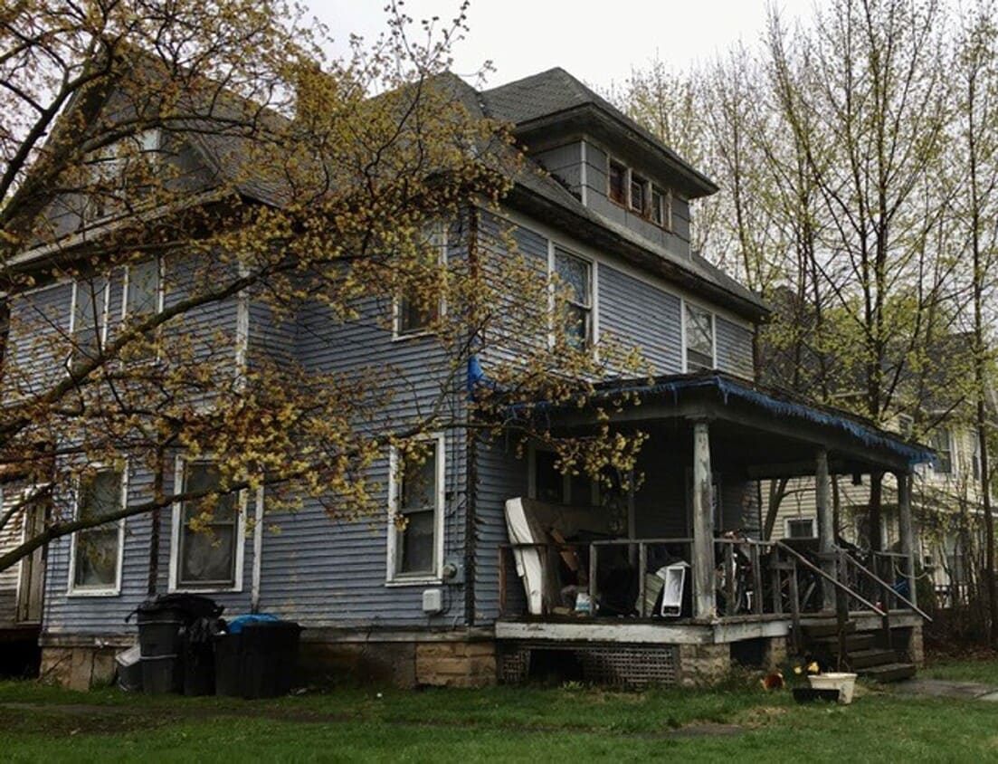 Building Photo - 1004 N Main St