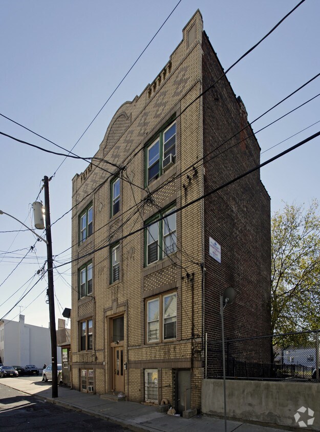Building Photo - 25 Rock St