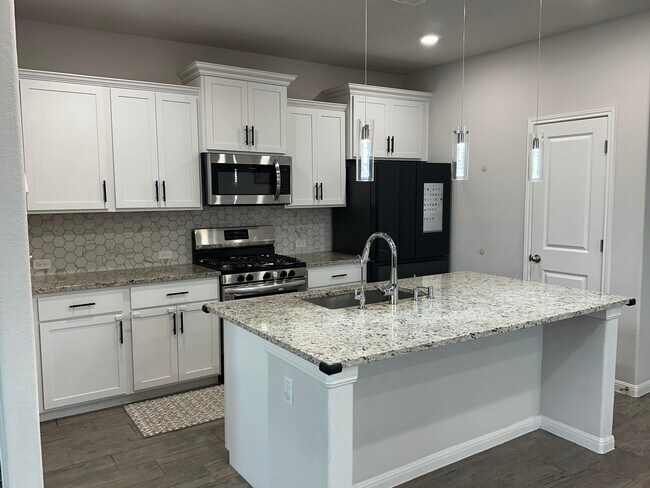 Building Photo - 316 Greenway Dr