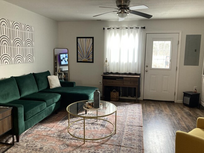 Foto del edificio - Laurel Flats LLC.