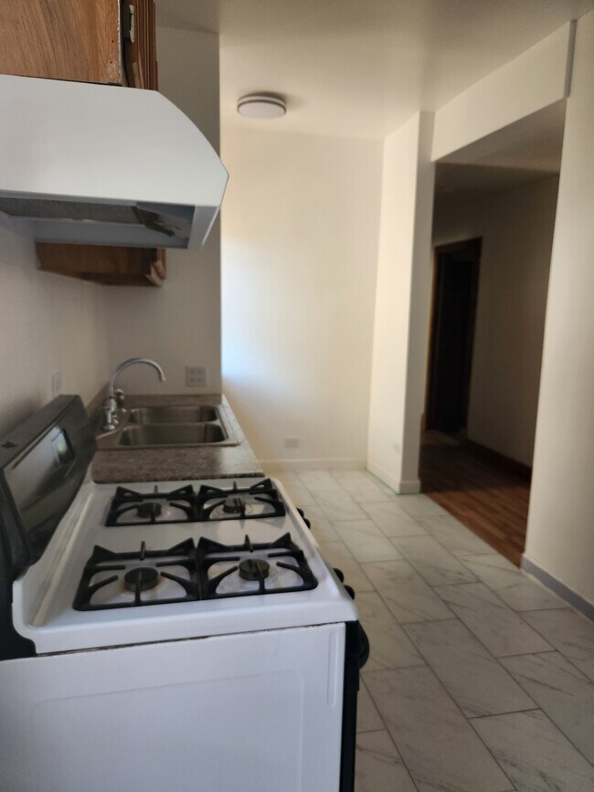 Foto del edificio - 4328 N Kenmore Ave