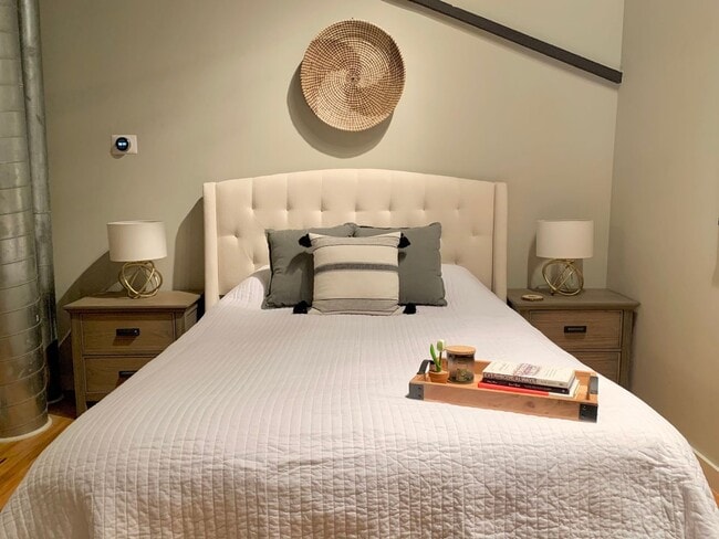 Building Photo - 3612 Artist's Way