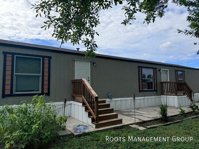 Building Photo - Home available for lease
