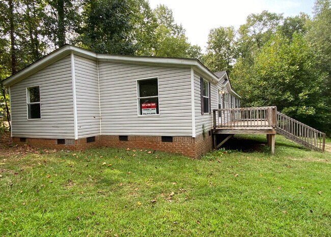 Building Photo - 559 Lawrence Rd