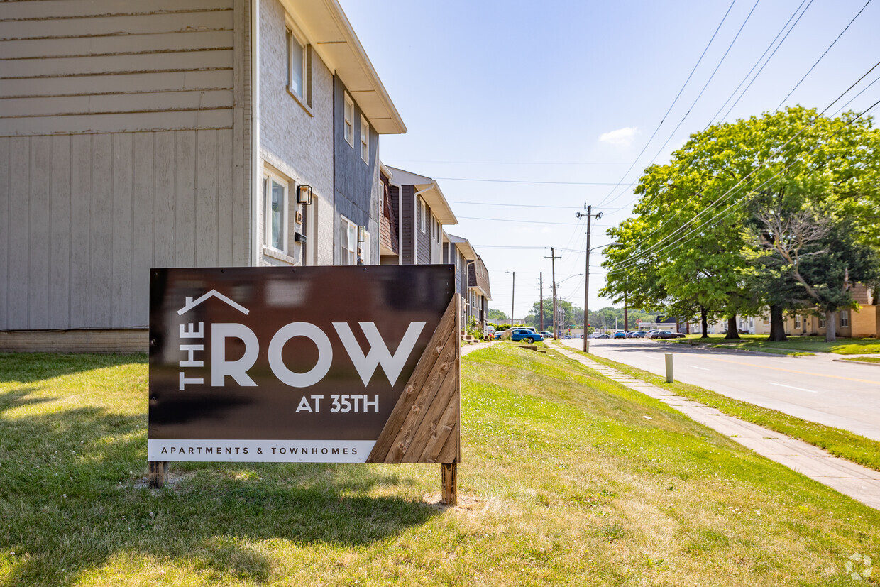 Foto principal - The Row at 35th Apartments