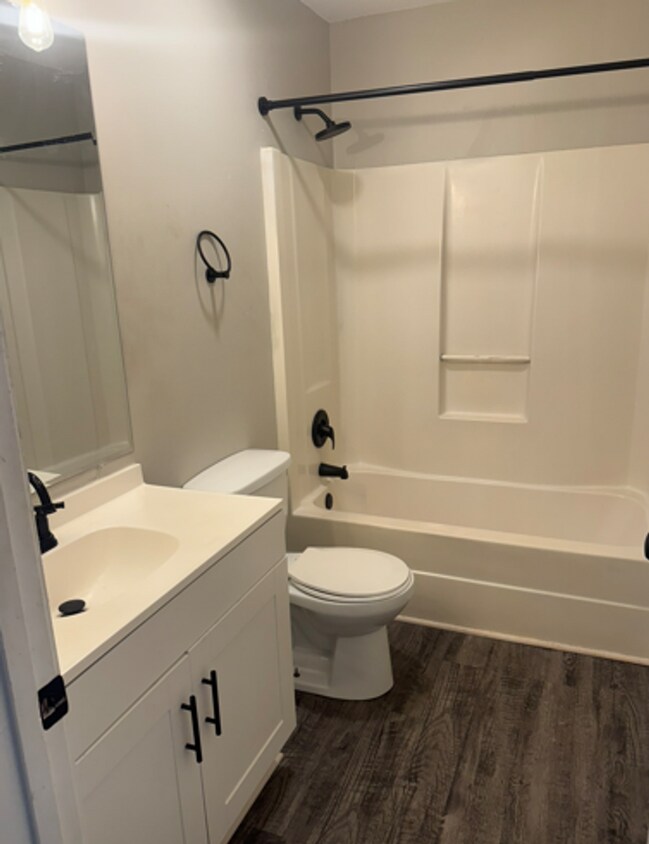 Foto del edificio - Coming Soon, Completely Renovated 2 Bedroom Townhome