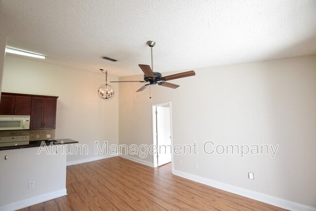 Building Photo - 2504 Grassy Point Dr