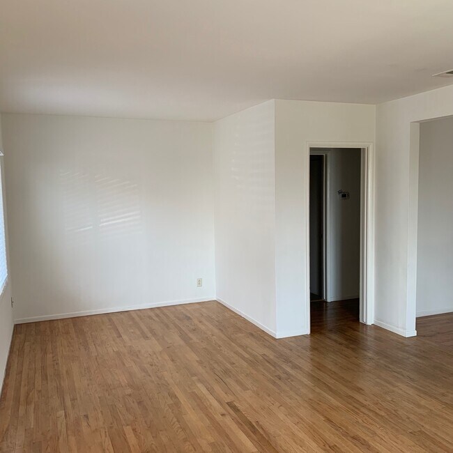 Living Room - 521 Almora St