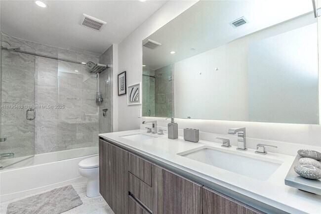 Foto del edificio - 488 NE 18th St