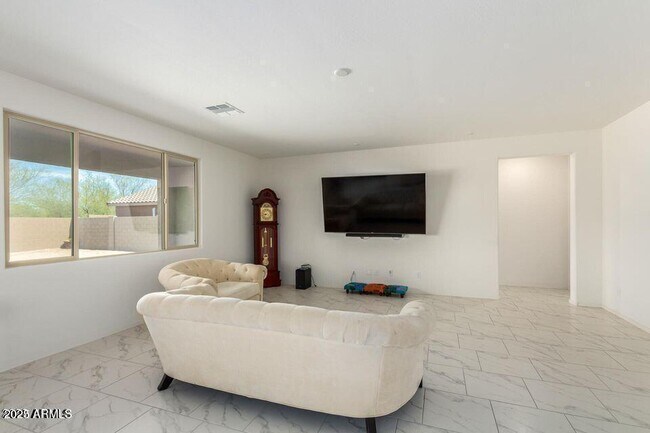 Foto del edificio - 40838 W Somers Dr