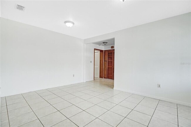 Building Photo - 4959 Santa Rosa Dr