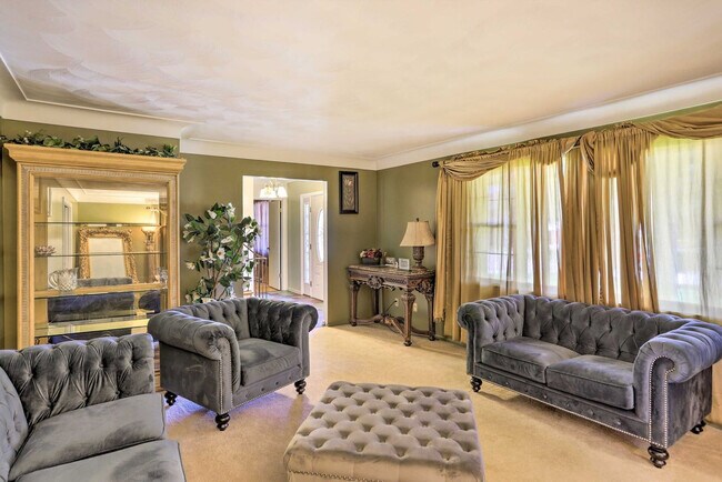 Foto del edificio - 1960 Pinelawn Dr