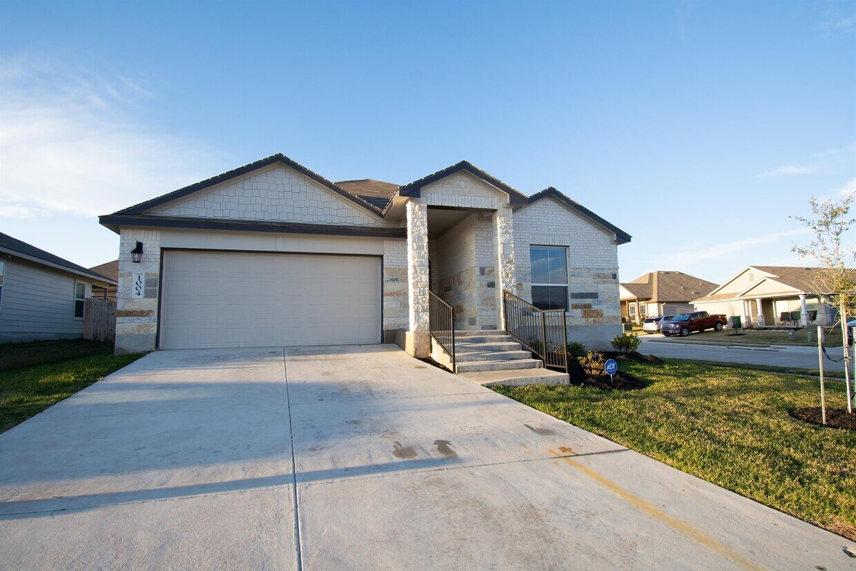 1004 Fannin St, Brenham, TX 77833 House Rental in Brenham, TX