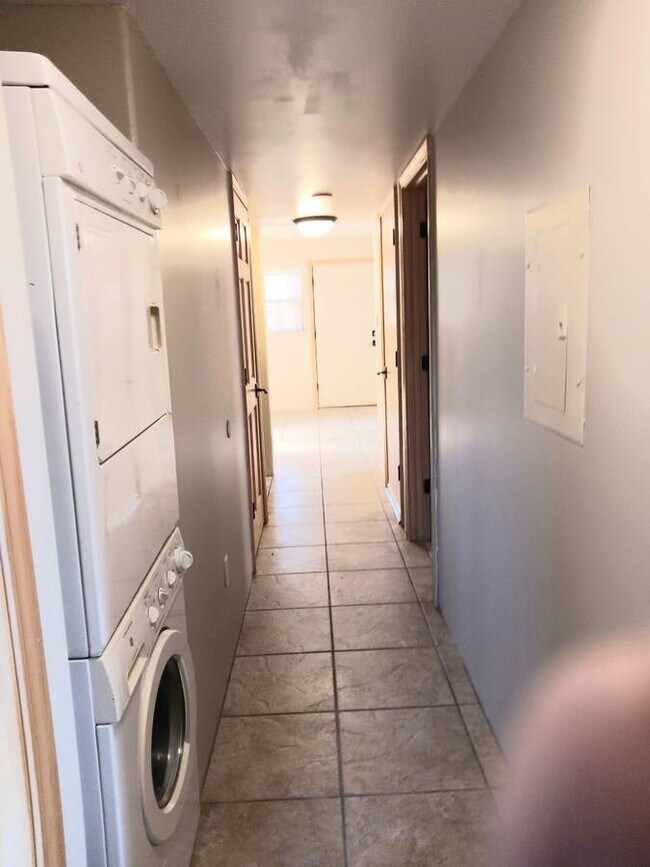 Foto del edificio - 3300 Rufina St