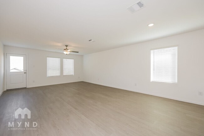 Building Photo - 2705 Mistwood Dr
