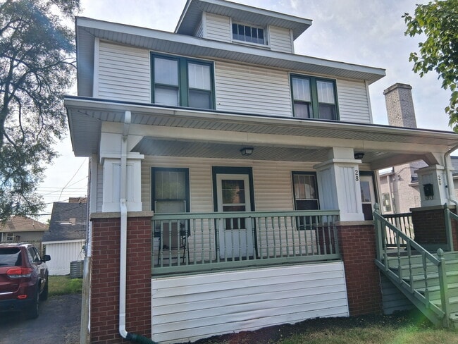 Building Photo - 26 Renshaw Ave