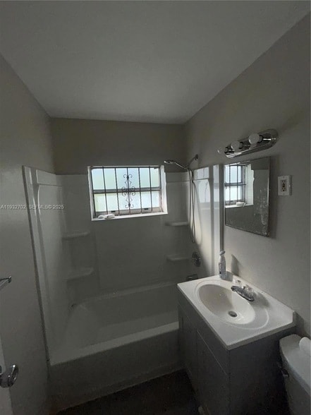 Foto del edificio - 1180 NW 64th St