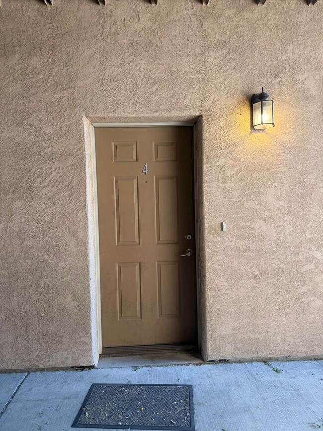 Building Photo - Awesome 2Bed 2Bath Condo Small Dog Considered!!!