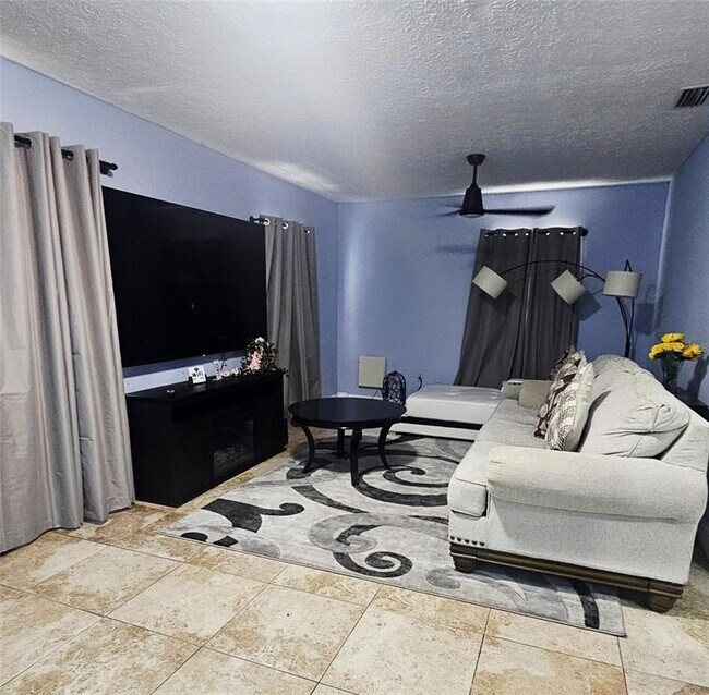 Foto del edificio - 7714 Deleuil Ave