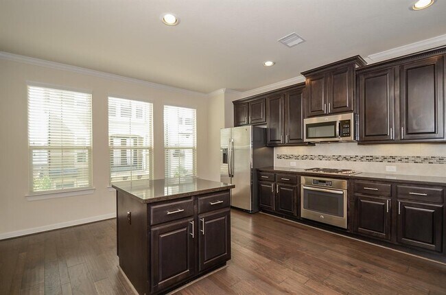 Building Photo - 10015 Spring Shadows Park Cir