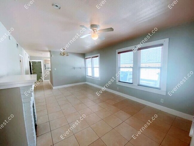 Foto del edificio - 308 W Warren Ave
