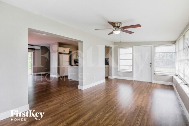 Foto del edificio - 1320 NE 204th St