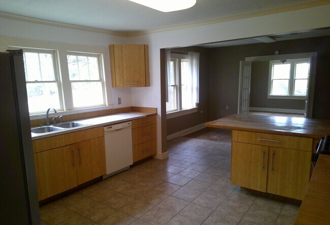 Foto del edificio - *****MOVE IN SPECIAL! 1/2 OFF 1ST MONTHS R...