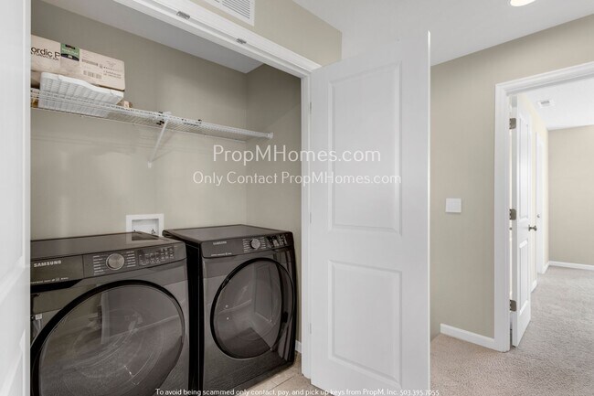 Building Photo - Charming Three-Bedroom Townhome with A/C a...