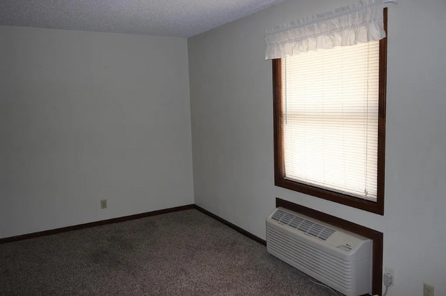 Building Photo - 430 Skyline Dr