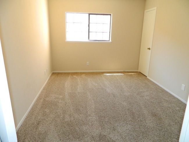 Building Photo - 4340 Sanderling Cir