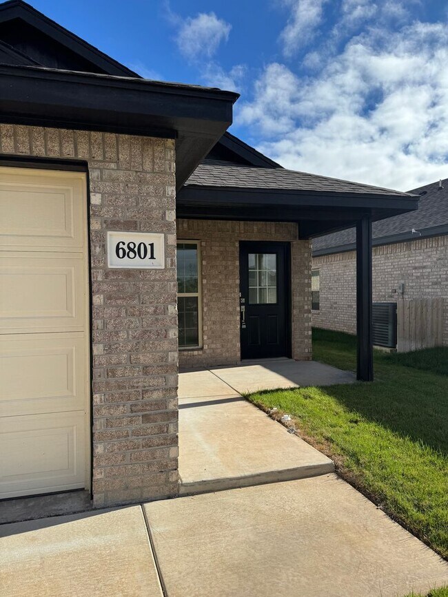 Foto del edificio - Located in the Glendale area! "Be there 1s...