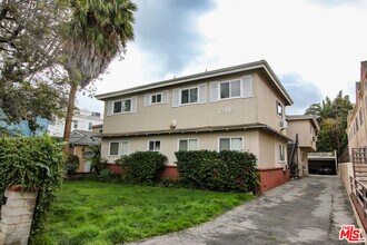 Building Photo - 12942 Moorpark St