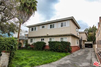 Building Photo - 12942 Moorpark St