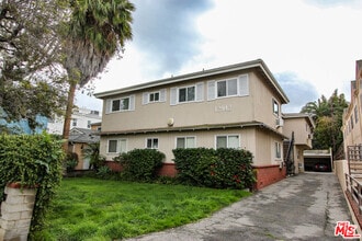 Building Photo - 12942 Moorpark St